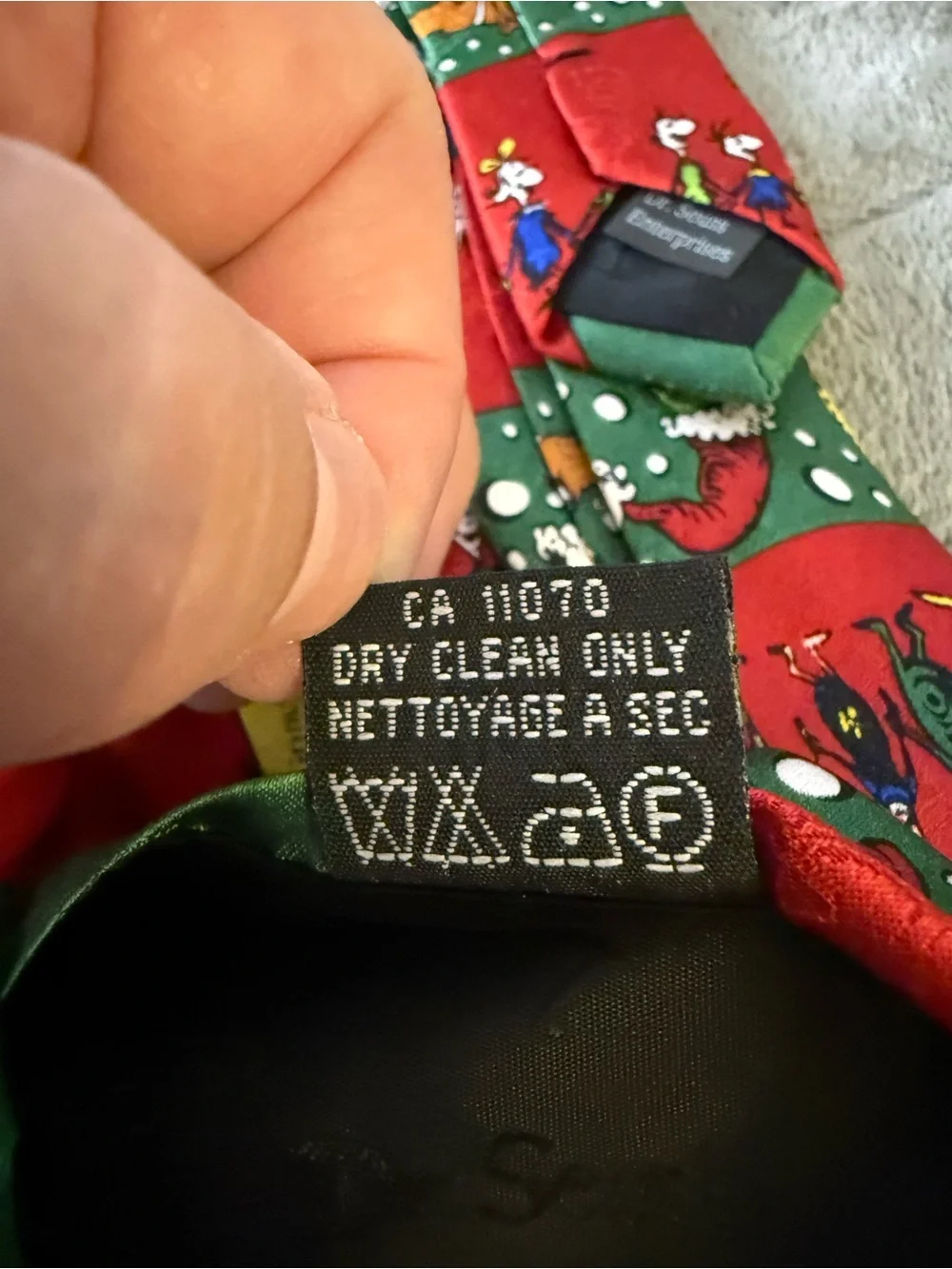 Dr. Seuss Red and Green Grinch Pattern Mens Tie Holiday  #5